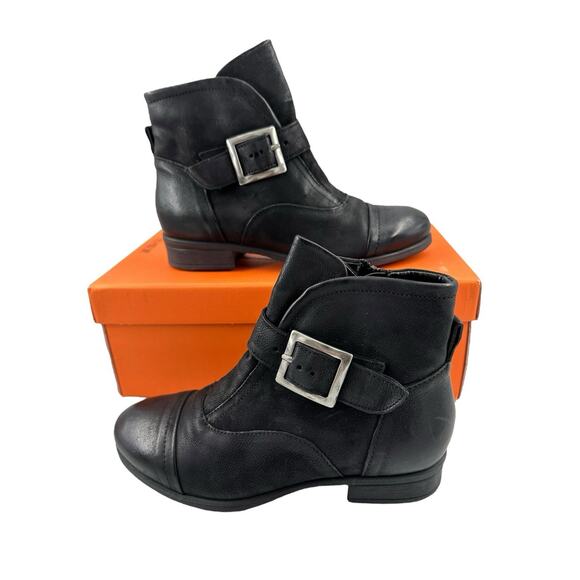 Miz Mooz Leather Buckled Ankle Boot-Siggy-Black Distressed Leather Sz 37/ 7 US - Picture 2 of 8